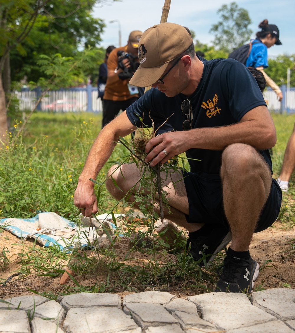 Ronald Reagan CSG Sailors participate in COMREL in Da Nang, Vietnam