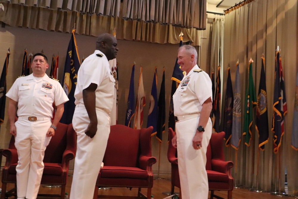 Capt. Hanser assumes command of NIOC - Texas