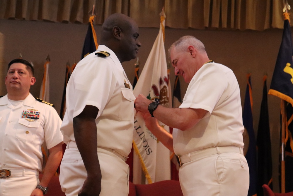 Capt. Hanser assumes command of NIOC - Texas