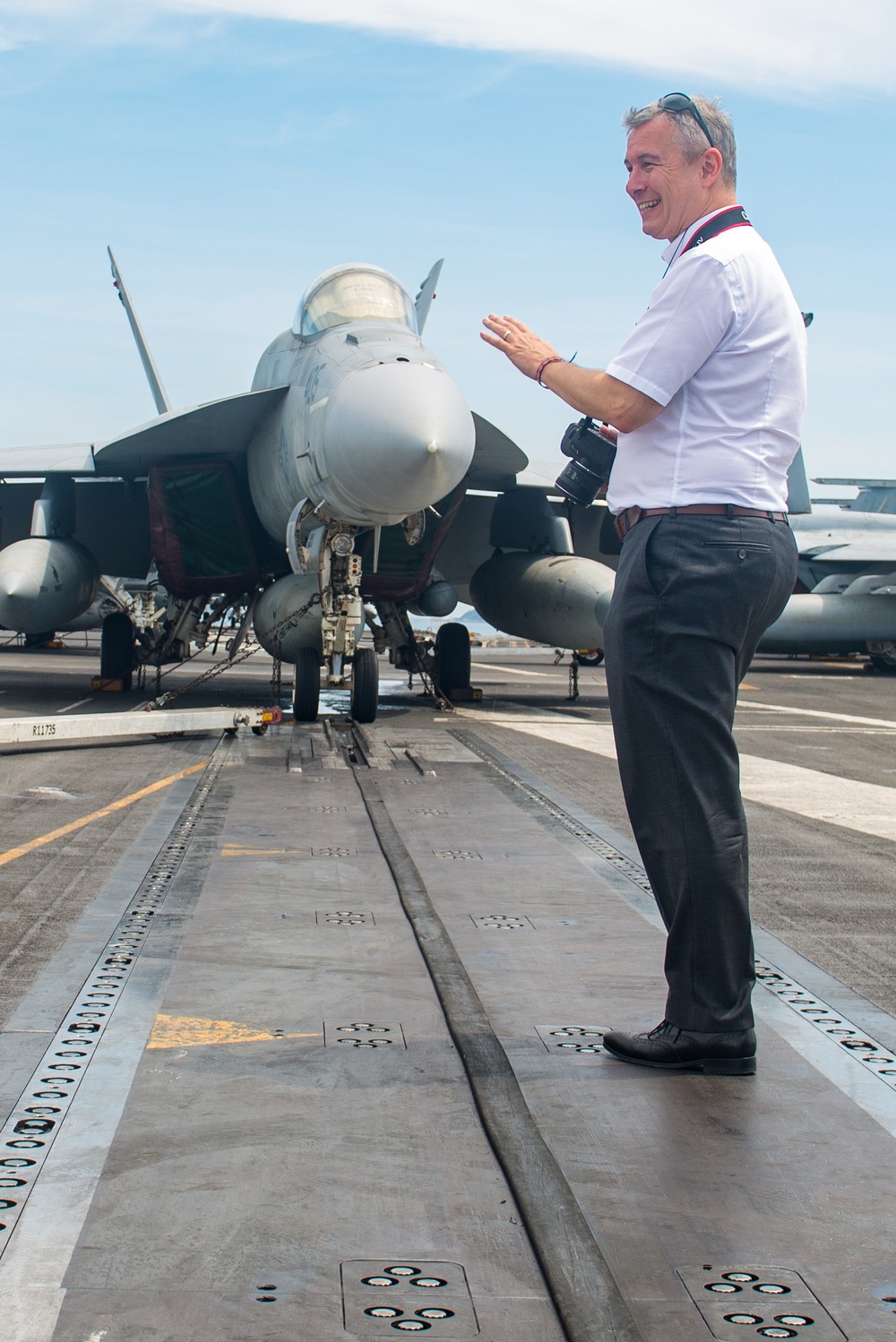 USS Ronald Reagan (CVN 76) hosts Vietnamese nationals during a port visit to Da Nang, Vietnam