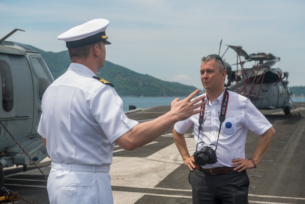 USS Ronald Reagan (CVN 76) hosts Vietnamese nationals during a port visit to Da Nang, Vietnam