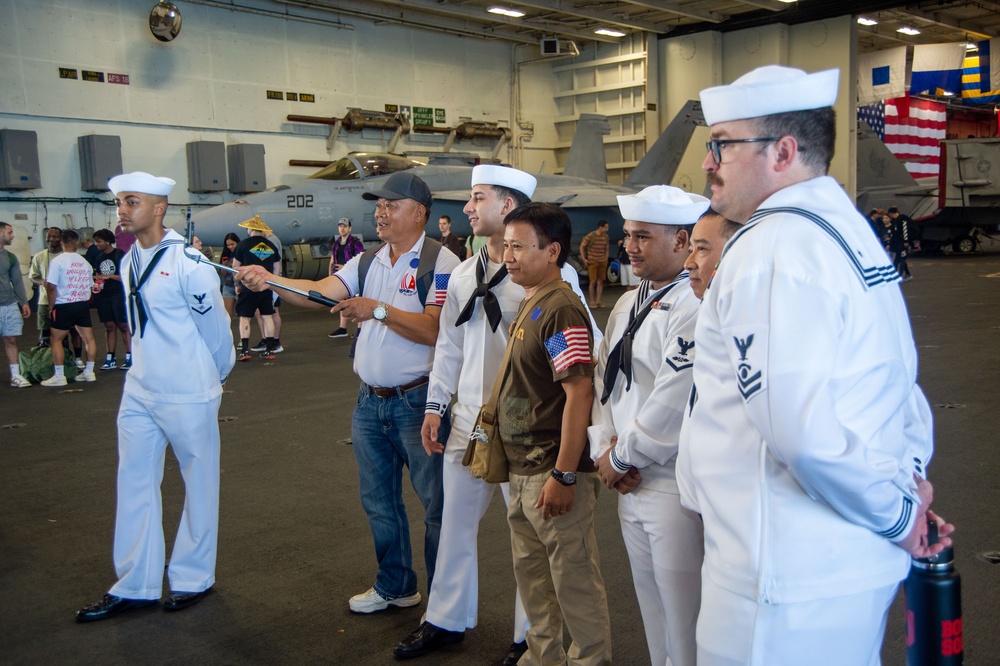 USS Ronald Reagan (CVN 76) hosts Vietnamese nationals during Da Nang port visit