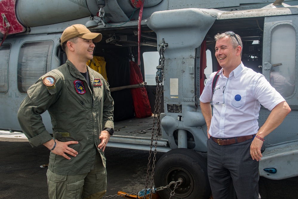 USS Ronald Reagan (CVN 76) hosts Vietnamese nationals during a port visit to Da Nang, Vietnam