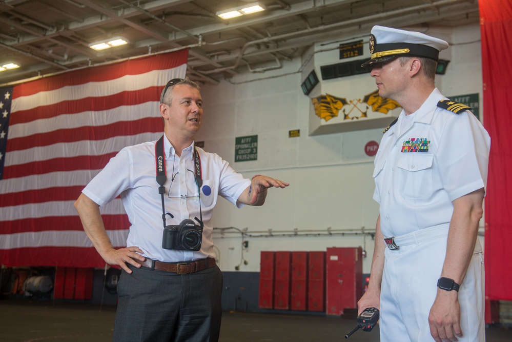 USS Ronald Reagan (CVN 76) hosts Vietnamese nationals during a port visit to Da Nang, Vietnam