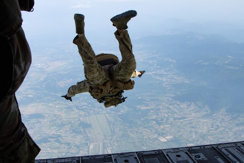 DVIDS - News - US Special Forces conduct military free-fall airborne  operations in Bosnia-Herzegovina