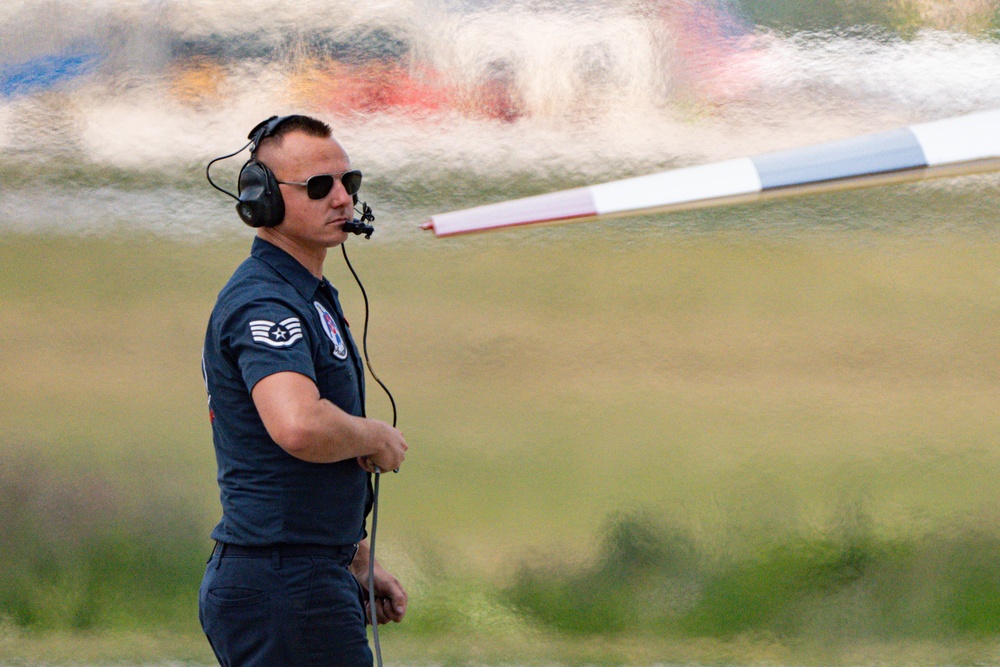 Thunderbirds soar over Davenport skies