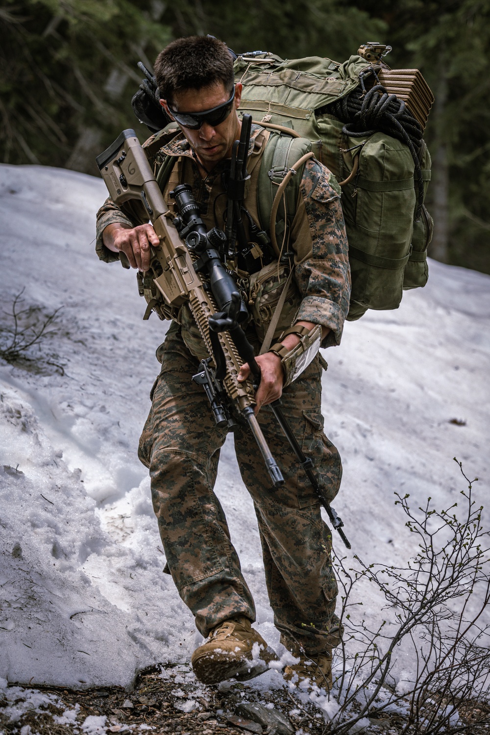 4th Reconnaissance Battalion conducts a patrol during a Mountain Exercise 4-23