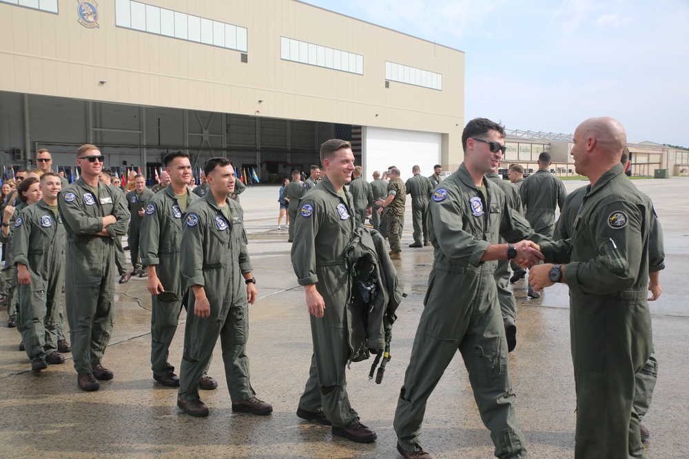 DVIDS - Images - Lt. Col. Brandt's Final Flight With VMFAT-501 [Image 6 ...