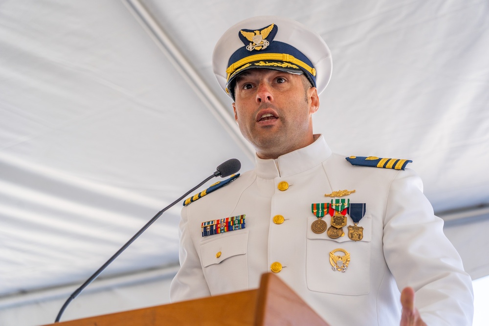 Coast Guard Cutter Alert holds change of command ceremony in Astoria, Oregon