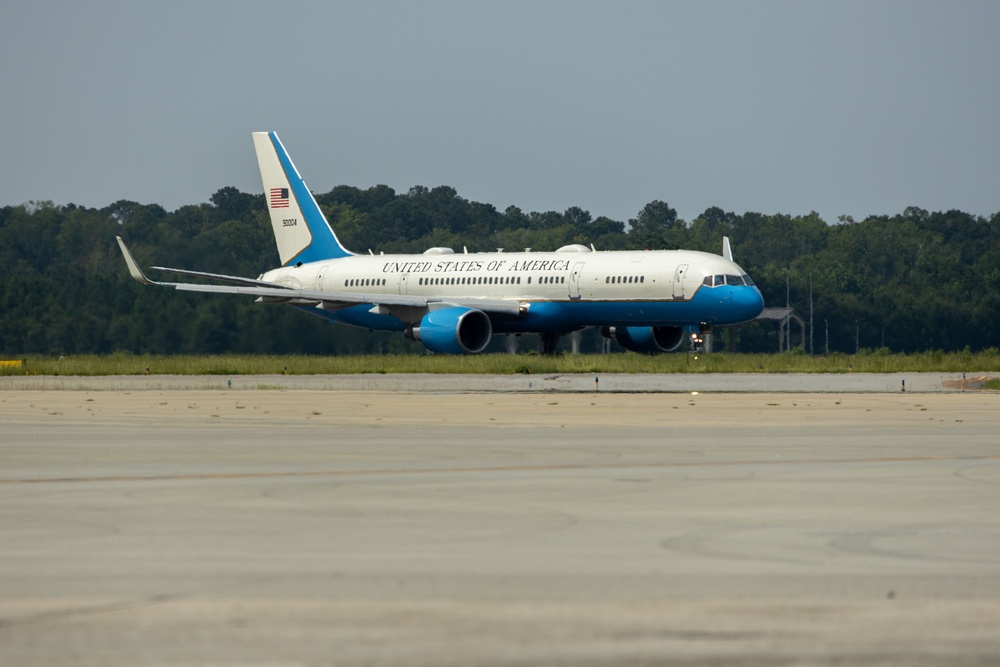 FLOTUS Lands at MCAS Beaufort