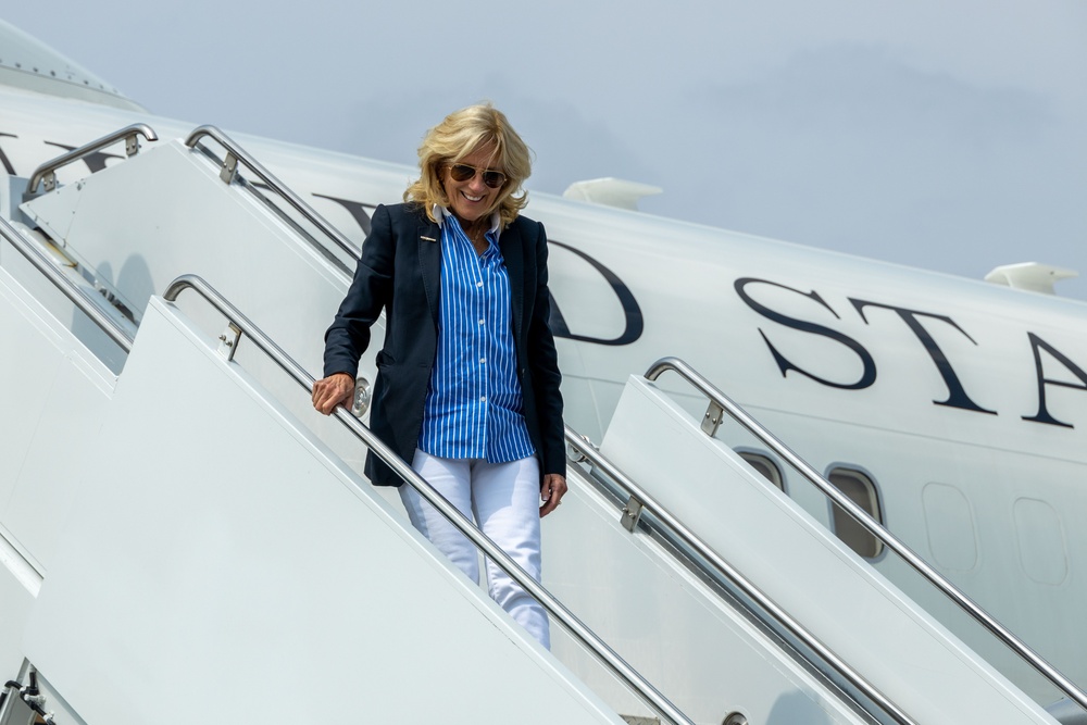 FLOTUS Lands at MCAS Beaufort