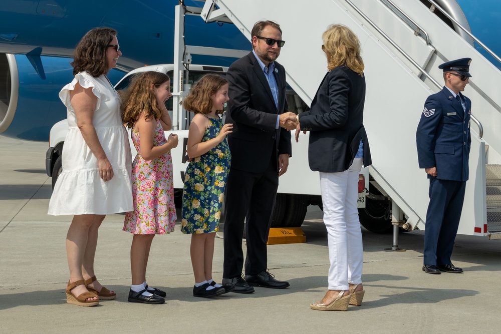 FLOTUS Lands at MCAS Beaufort