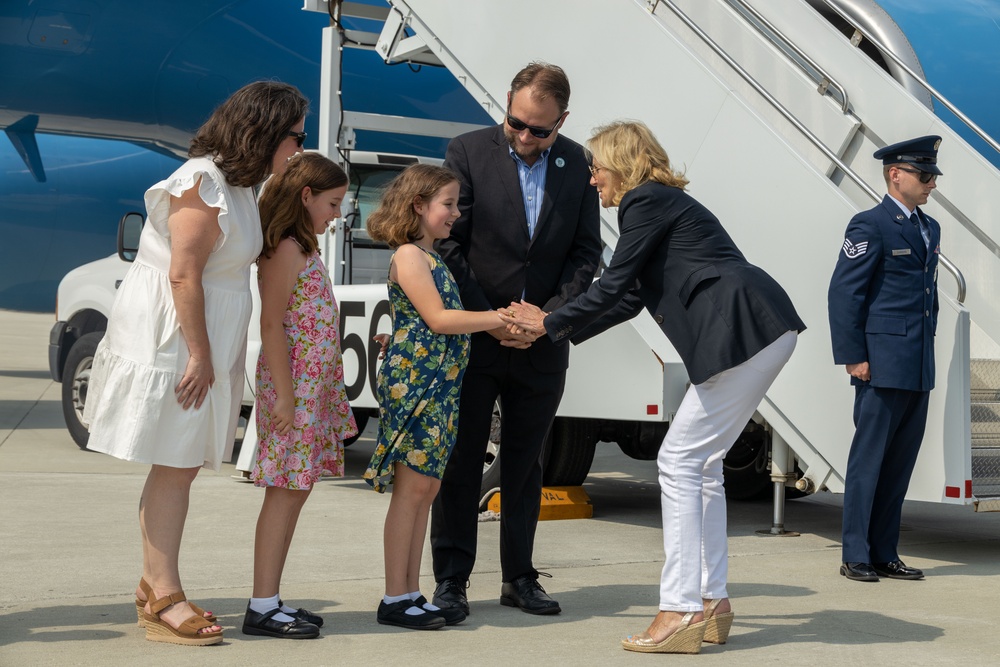 FLOTUS Lands at MCAS Beaufort