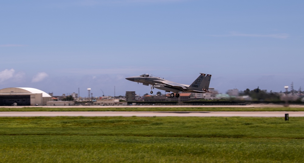 18th Wing commander marks his departure with a final flight