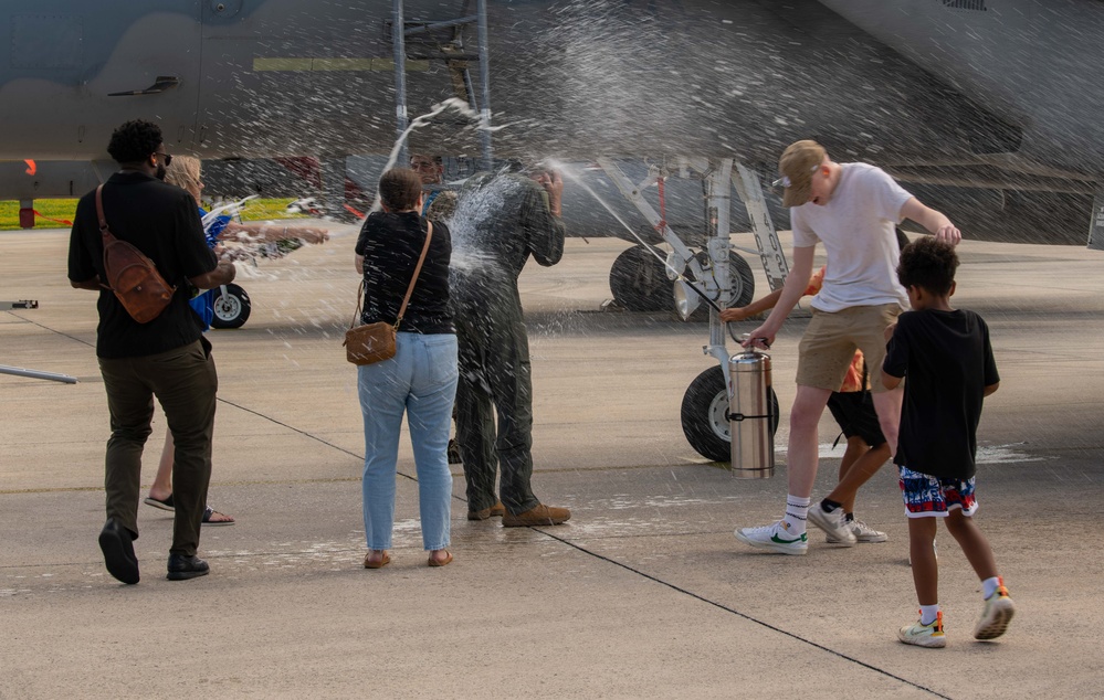 18th Wing commander marks his departure with a final flight