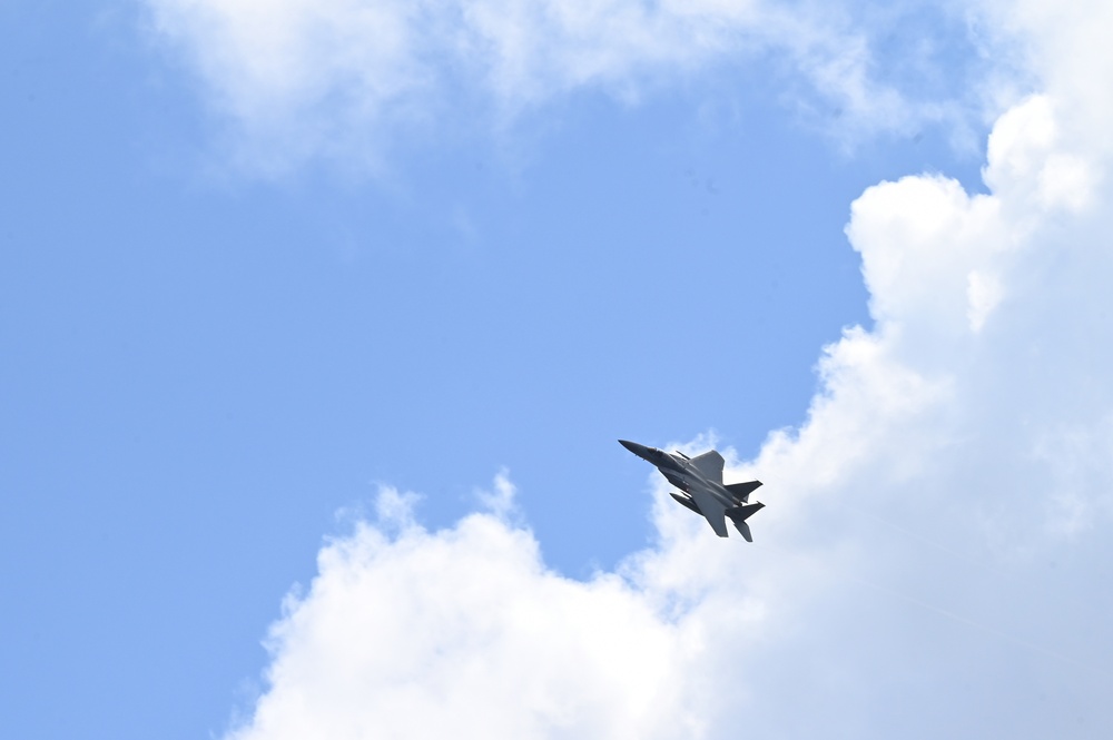 18th Wing commander marks his departure with a final flight