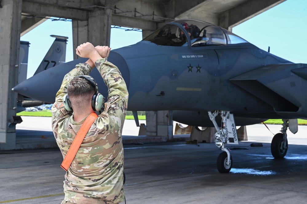 18th Wing commander marks his departure with a final flight