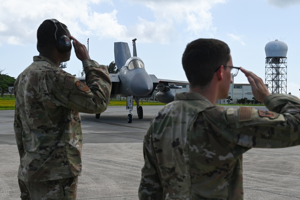 18th Wing commander marks his departure with a final flight