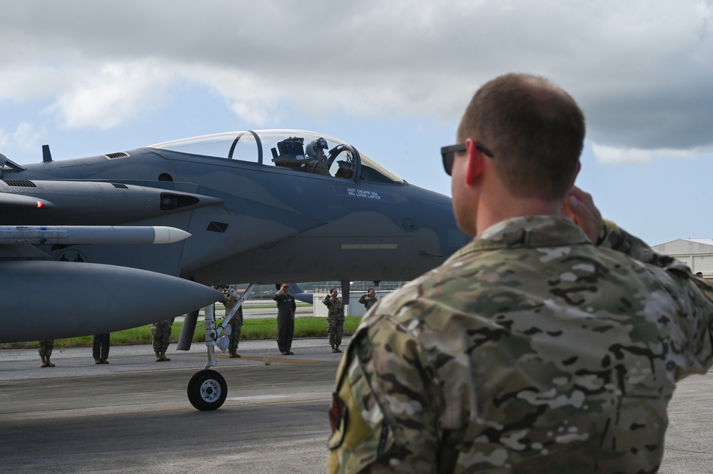 18th Wing commander marks his departure with a final flight