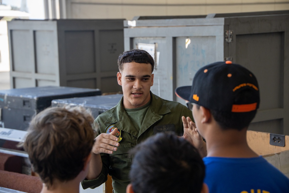 Pearl Harbor Aviation Museum's &quot;Flight School&quot; Summer Camp Students Visit VMM-268