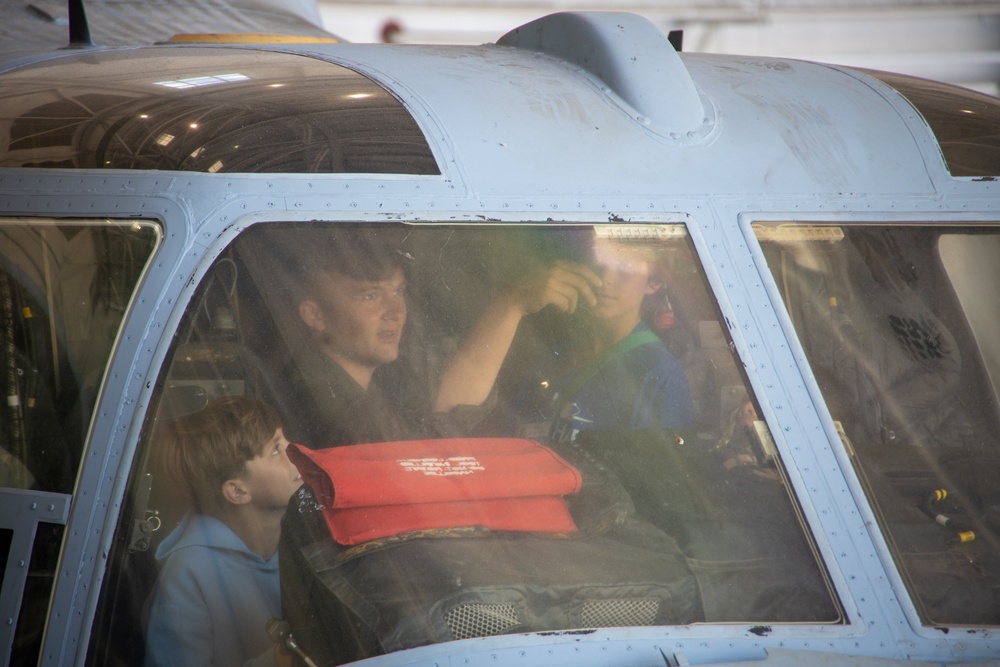 Pearl Harbor Aviation Museum's &quot;Flight School&quot; Summer Camp Students Visit VMM-268