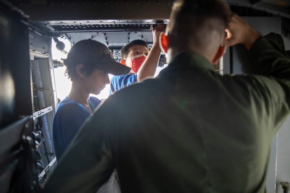 Pearl Harbor Aviation Museum's &quot;Flight School&quot; Summer Camp Students Visit VMM-268