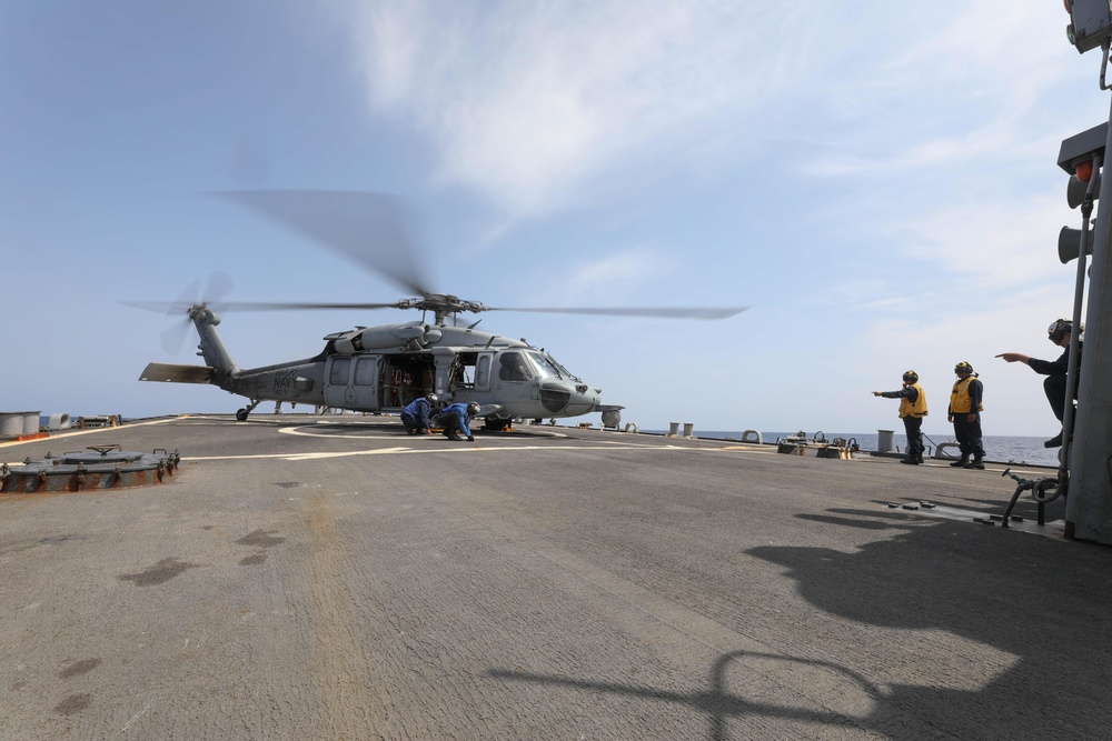 Sailors Land MH-60S SeaHawk