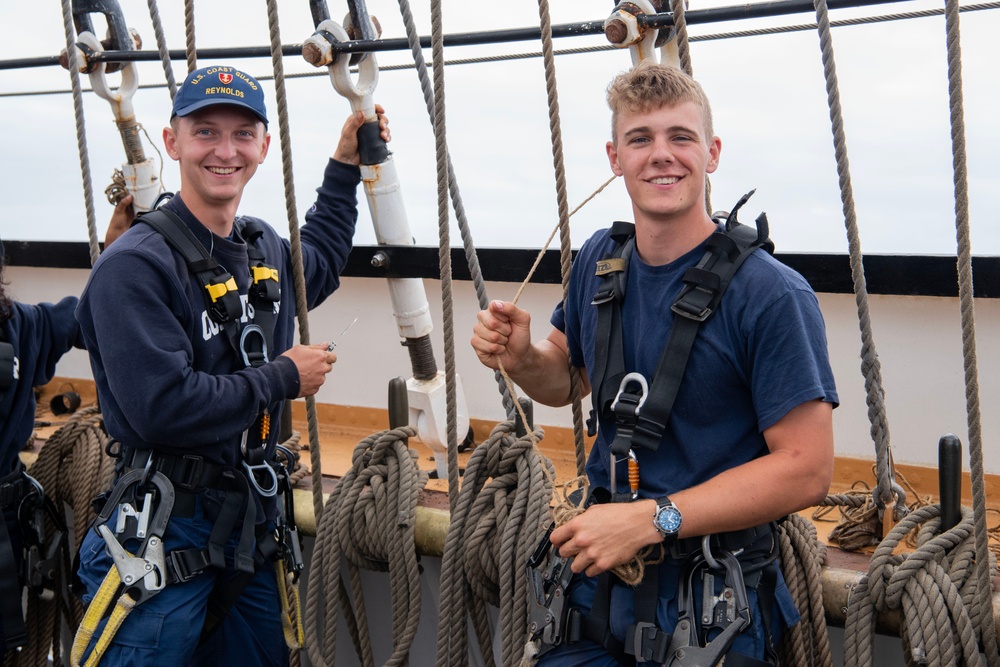 Coast Guard Academy Cadets learn basic seamanship