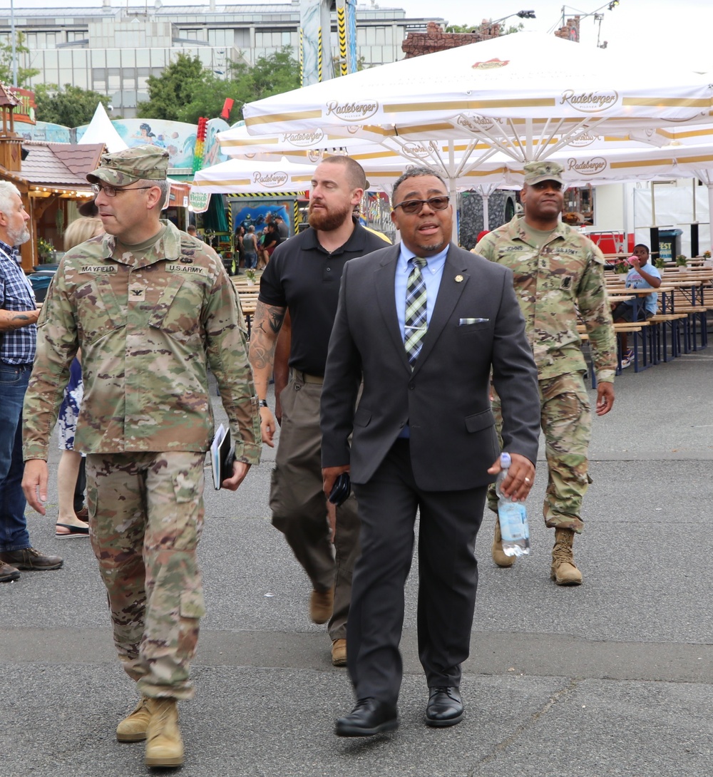 Garrison Wiesbaden opens festival celebrating German and American friendship