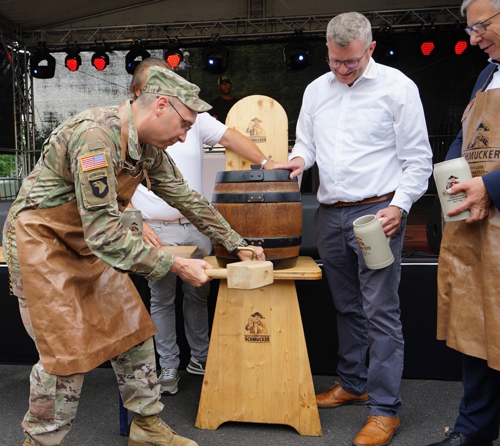 Garrison Wiesbaden opens festival celebrating German and American friendship