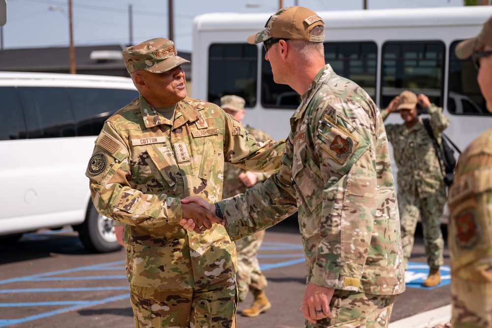 Gen. Cotton presents 40th Helicopter Squadron with 2022 Omaha Award