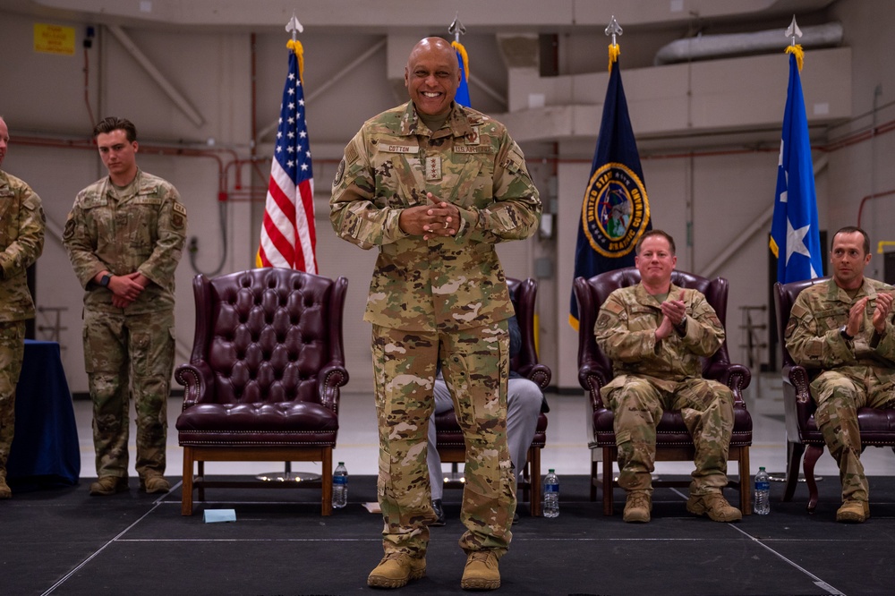 Gen. Cotton presents 40th Helicopter Squadron with 2022 Omaha Award