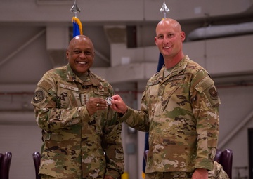 Gen. Cotton presents 40th Helicopter Squadron with 2022 Omaha Award