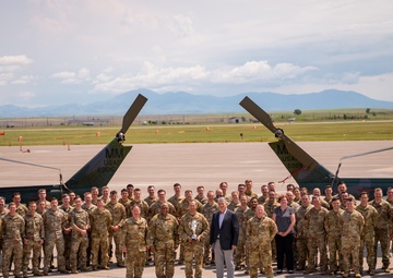 Gen. Cotton presents 40th Helicopter Squadron with 2022 Omaha Award