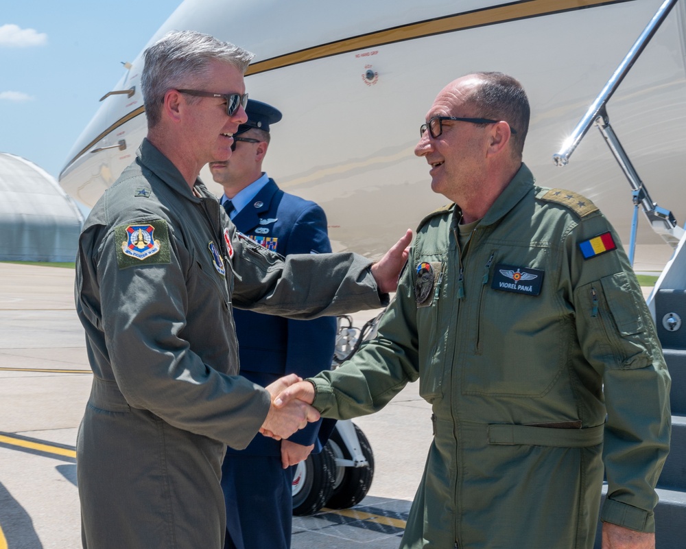 Chief of the Romanian Air Force Staff visits the Red Tails