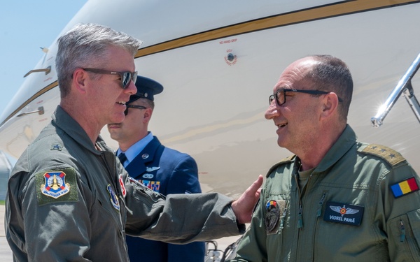 Chief of the Romanian Air Force Staff visits the Red Tails