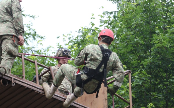 TF Mountain Soldiers are taught how to repel by Romanian Forces