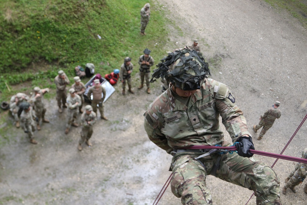 TF Mountain Soldiers are taught how to repel by Romanian Forces