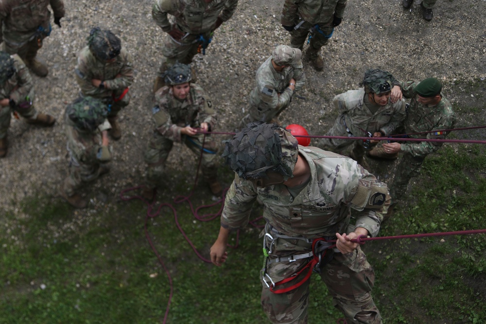 TF Mountain Soldiers are taught how to repel by Romanian Forces
