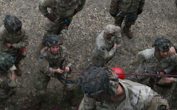 TF Mountain Soldiers are taught how to repel by Romanian Forces