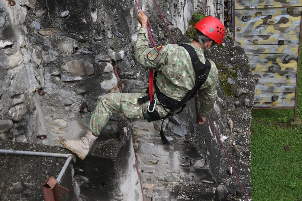 TF Mountain Soldiers are taught how to repel by Romanian Forces