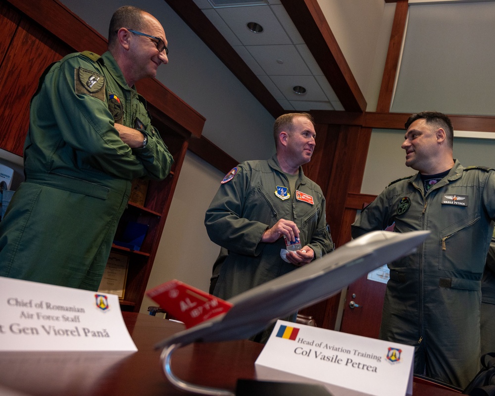 Chief of the Romanian Air Force Staff visits the Red Tails