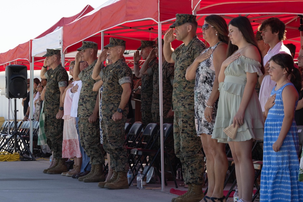 MAG-13 conducts a change of command