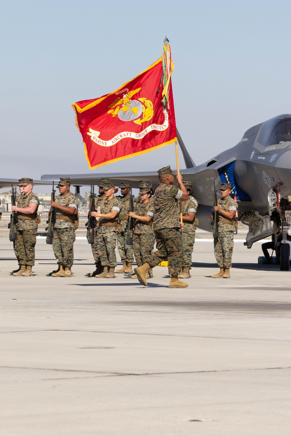 MAG-13 conducts a change of command