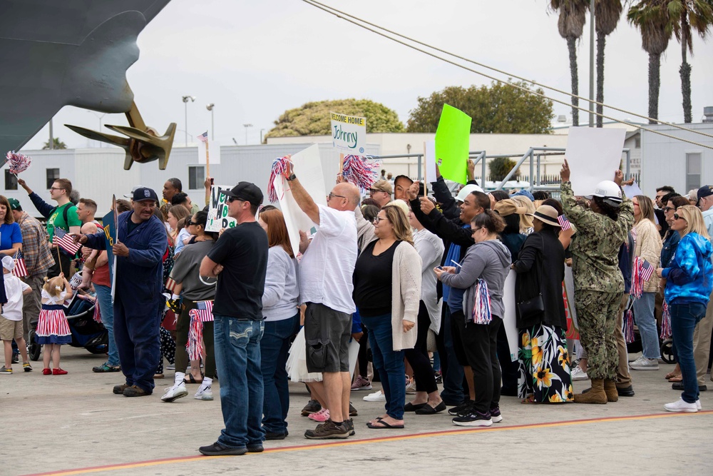 Family Members Wave to Returning USS Decatur Sailors