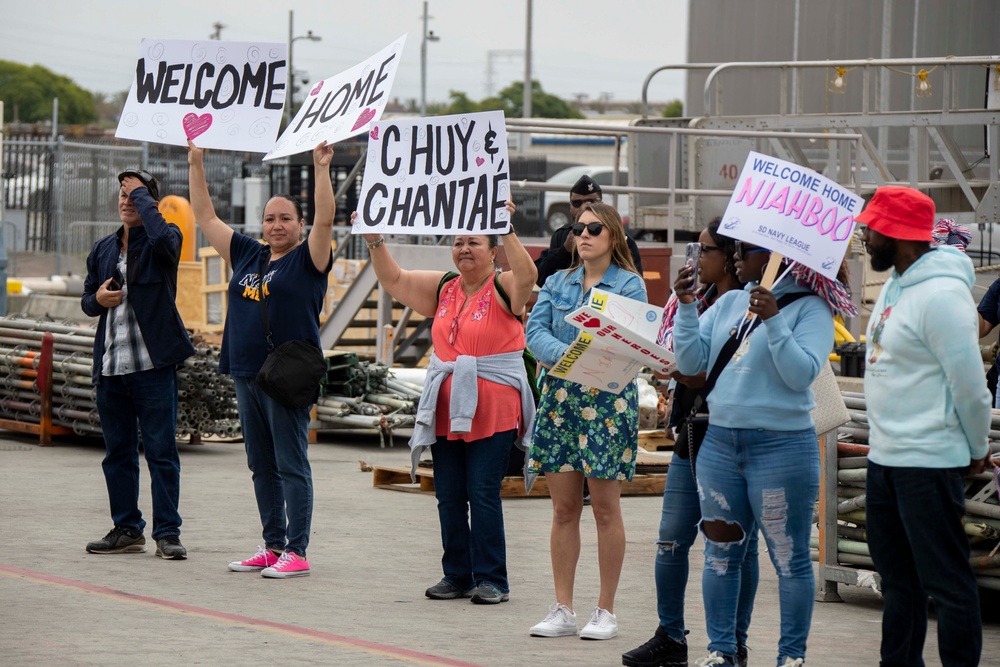 Family Members Welcome Home Returning USS Decatur Sailors