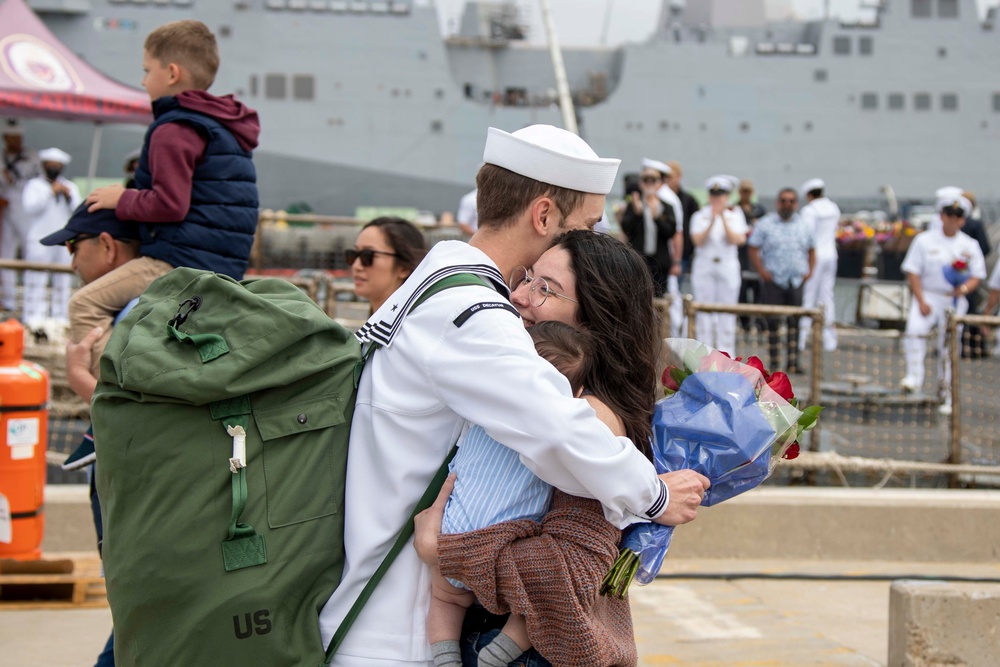 USS Decatur Reunited with Families after Deployment