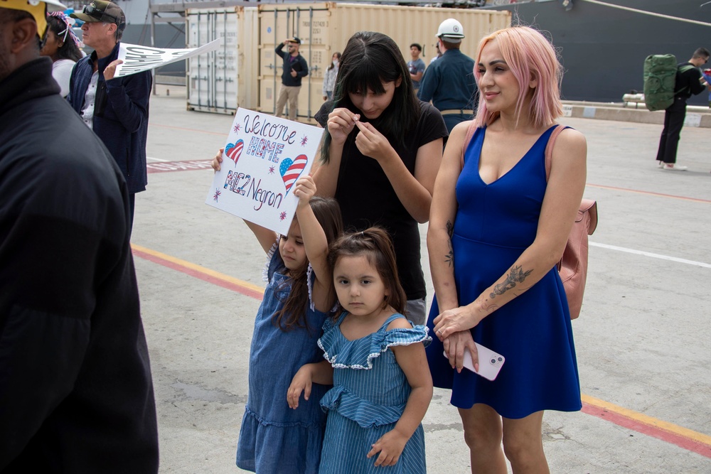 USS Decatur Family Members Wait to Greet Sailor