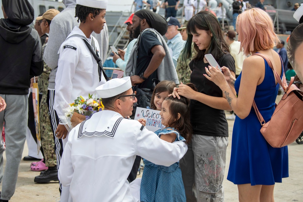 USS Decatur Sailor Greets Children After Returning from Deployment