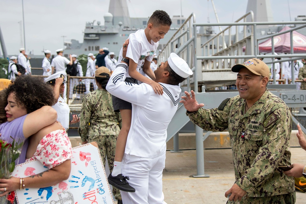 USS Decatur Sailor Embrace Family After Returning from Deployment